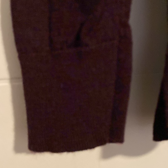 Banana Republic V neck Merino Wool Sweater. Wine colored. Size Small - Picture 6 of 8